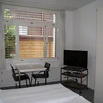 De La Paix 3*