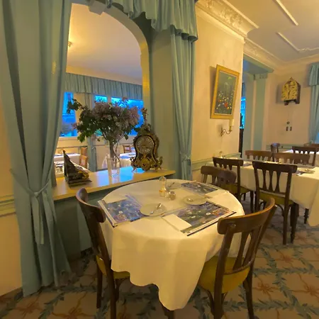 De La Paix Hotel